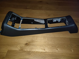 Audi A8 / S8 D3 üle nahatatud keskkonsool 4E0863241E (3 foto / 10)