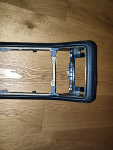 Audi A8 / S8 D3 üle nahatatud keskkonsool 4E0863241E (5 foto / 10)
