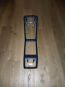 Audi A8 / S8 D3 üle nahatatud keskkonsool 4E0863241E (10 foto / 10)