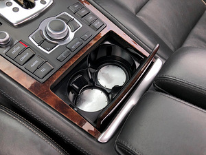 Audi A8 / S8 D3 üle nahatatud keskkonsool 4E0863241E (1 foto / 10)