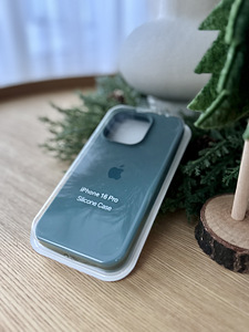 Силиконовый чехол для iPhone 16 Pro (2 фото из 3)