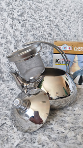 Veekeetja koos kurnaga 1,5 liitrit (2 foto / 7)