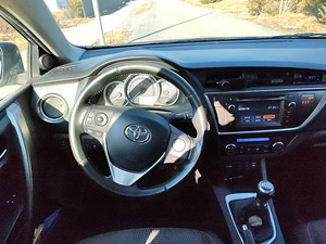 Дизельная Toyota Auris (7 фото из 8)