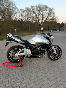 Suzuki GSR 600 (4 фото из 7)
