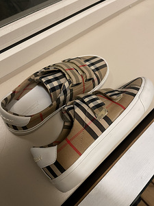 Original BURBERRY laste ketsid (5 foto / 5)