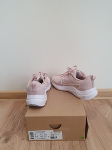 Tossud Nike s. 36,5 (2 foto / 2)