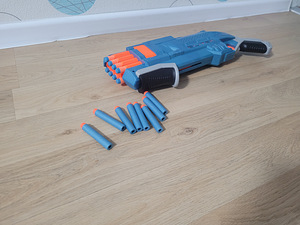 Nerf Elite 2.0 Warden (2 foto / 2)