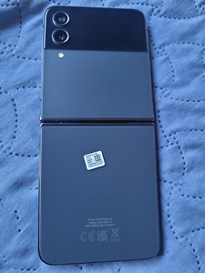 Samsung Galaxy Z Flip 4 256GB (2 foto / 3)