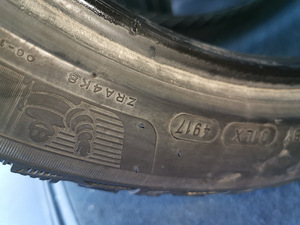 Michelin X-ICE NORTH 4 - 255/40 - R19 (2 foto / 8)