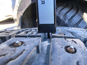 Michelin X-ICE NORTH 4 - 255/40 - R19 (4 foto / 8)