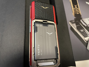 Vertu Ascent Monza Limited Edition (8 фото из 10)