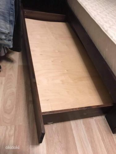 Tume puidust voodi (paku oma hind) (foto #3)