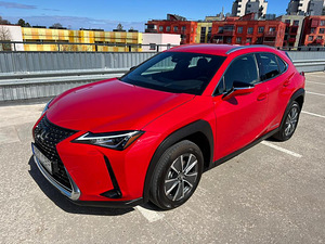 Лексус UX300e (1 фото из 10)