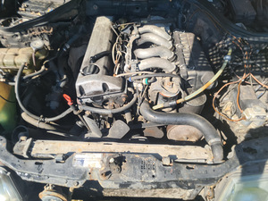 MB W124 MERCEDES (3 foto / 8)
