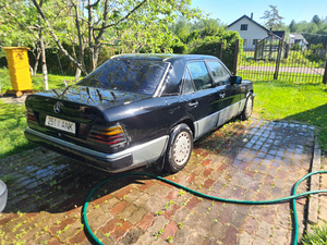 MB W124 MERCEDES (8 foto / 8)