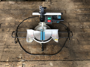 Järkamis -ja platesaag Makita LH1040F (1 foto / 2)