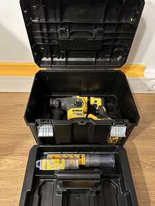 DeWALT akutoitega harjadeta tööriist (2 foto / 10)