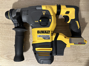 DeWALT akutoitega harjadeta tööriist (3 foto / 10)