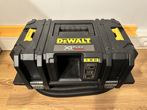 DeWALT akutoitega harjadeta tööriist (10 foto / 10)