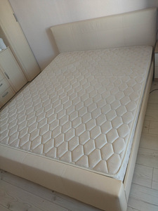 Voodi 160x200cm + Madrats + Dormeo kattemadrats (1 foto / 3)