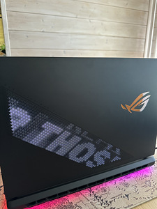 ASUS ROG Strix SCAR 18 (2025) G835LW (1 foto / 5)