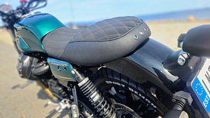 Moto Guzzi V7 lll Stone LeoVince (6 foto / 10)