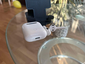 Apple airpods (5 фото из 6)