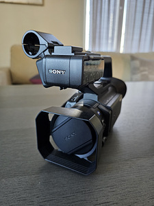 Sony HXR-NX80 videokaamera (3 foto / 5)