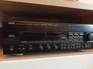 YAMAHA RX-V592 RDS (2 foto / 2)