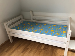 Детскую кроватку (3 фото из 4)