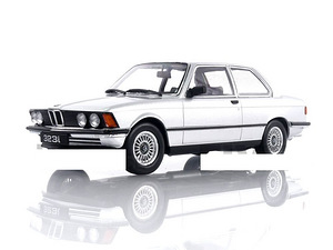 BMW E21 323i mudelauto 1:18 (6 foto / 9)