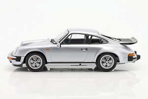 Porsche 911 Carrera mudelauto 1:18 (2 foto / 7)