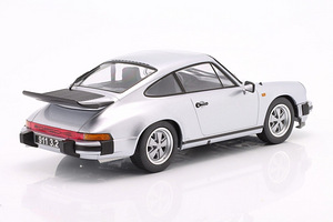 Porsche 911 Carrera mudelauto 1:18 (3 foto / 7)