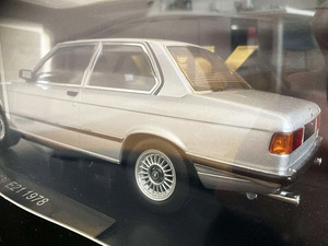 BMW E21 323 mudelauto 1:18 (5 foto / 9)