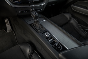 Volvo XC60 R-Design (11 foto / 15)