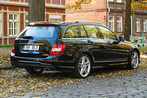 Mercedes-Benz C350d 2011 AMG пакет (6 фото из 11)