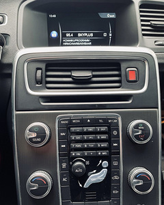 VOLVO V60 (8 фото из 9)