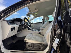 Volkswagen Passat 1.5 Facelift R-Line (12 foto / 15)