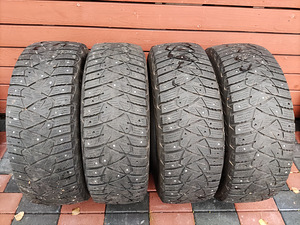 Dunlop Ice Touch 215/65/R16 4tk (1 foto / 1)