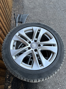 Mercedee Benz valuveljed rehvidega (1 foto / 8)