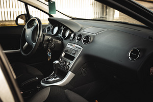 Peugeot 308 HDI Autom. (9 foto / 15)