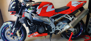 Aprilia Tuono RSV 1000 R (3 foto / 8)