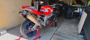 Aprilia Tuono RSV 1000 R (4 foto / 8)