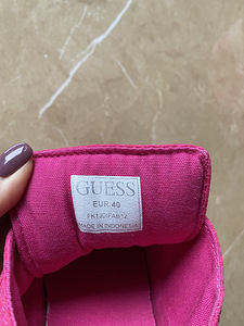 Guess tossud suurus 40 (4 foto / 5)