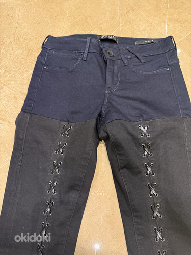 GUESS teksad, suurus 27