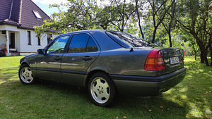 Mercedes-Benz C 180 manuaal (2 foto / 14)