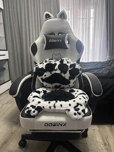 Стул игровой (2 фото из 2)