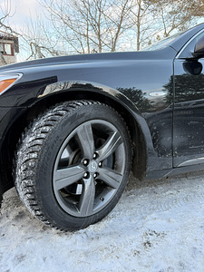 Pirelli Ice Zero 2 naastud 245/45/18 (2 foto / 2)