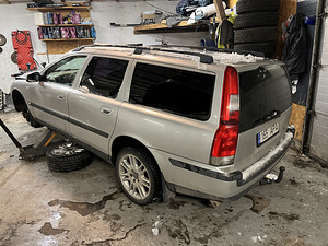 Volvo V70 2.3 184kw varuosadeks (2 foto / 10)