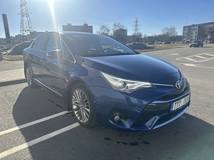 Toyota Avensis (2 foto / 12)